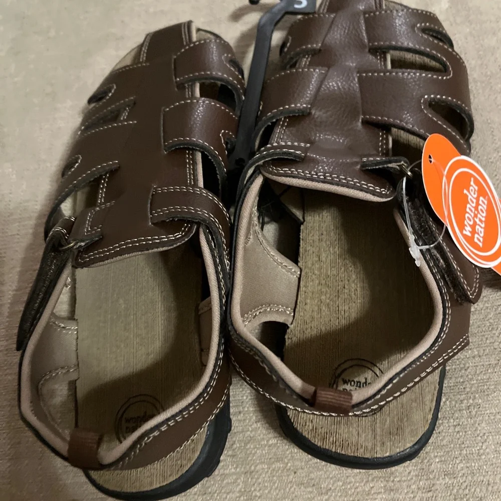 Wonder nation Brown sandal size 5 
Sandals both gender